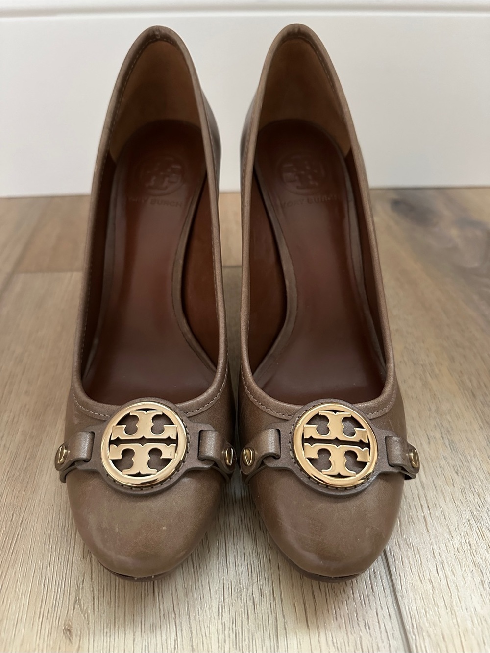 Tory Burch Brown Leather Pumps with Gold Logo Medallions